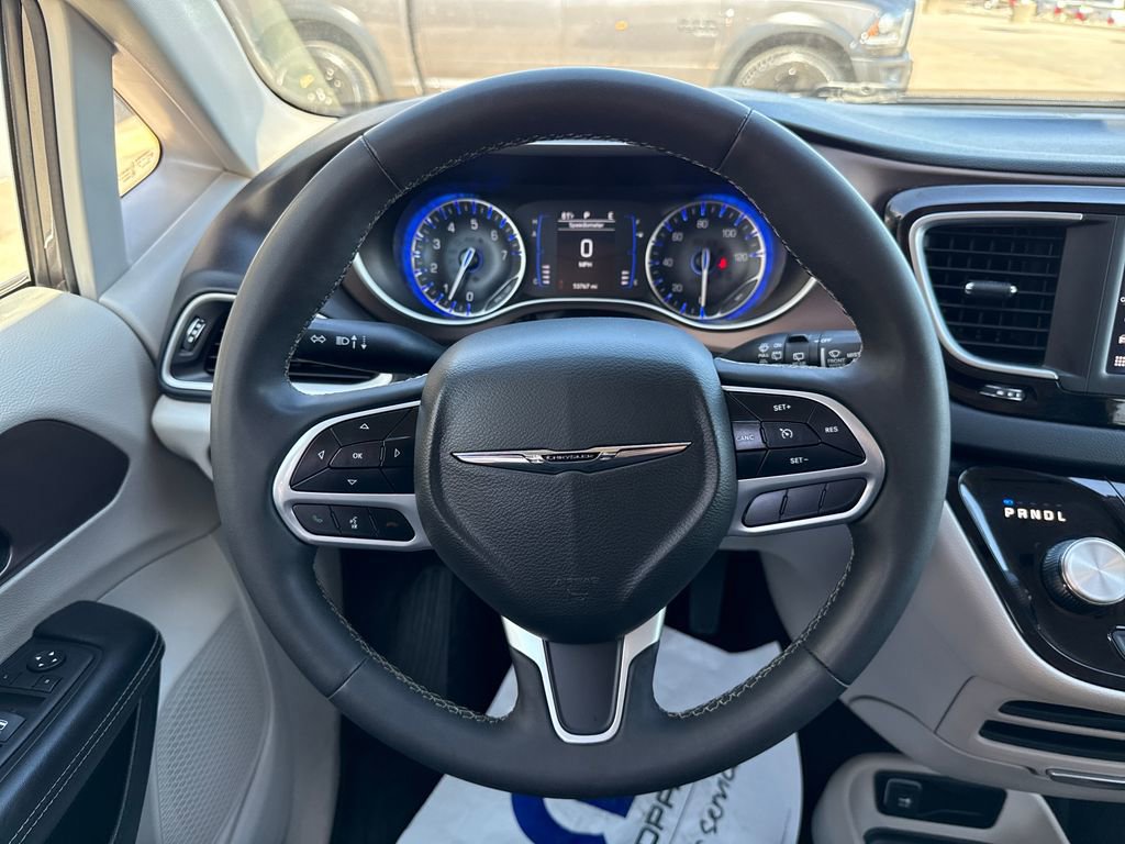 Used 2023 Chrysler Voyager LX FWD image 14