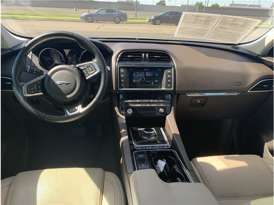 Used 2018 Jaguar F-PACE Prestige AWD/4WD image 10