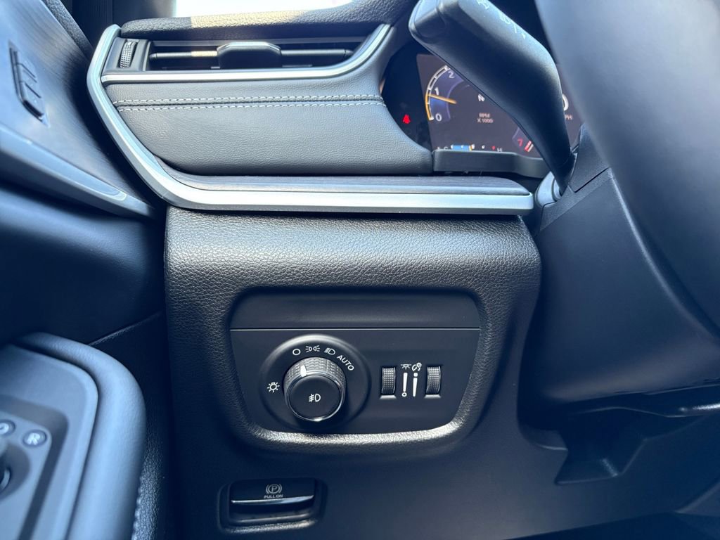 New 2025 Jeep Grand Cherokee Limited image 4