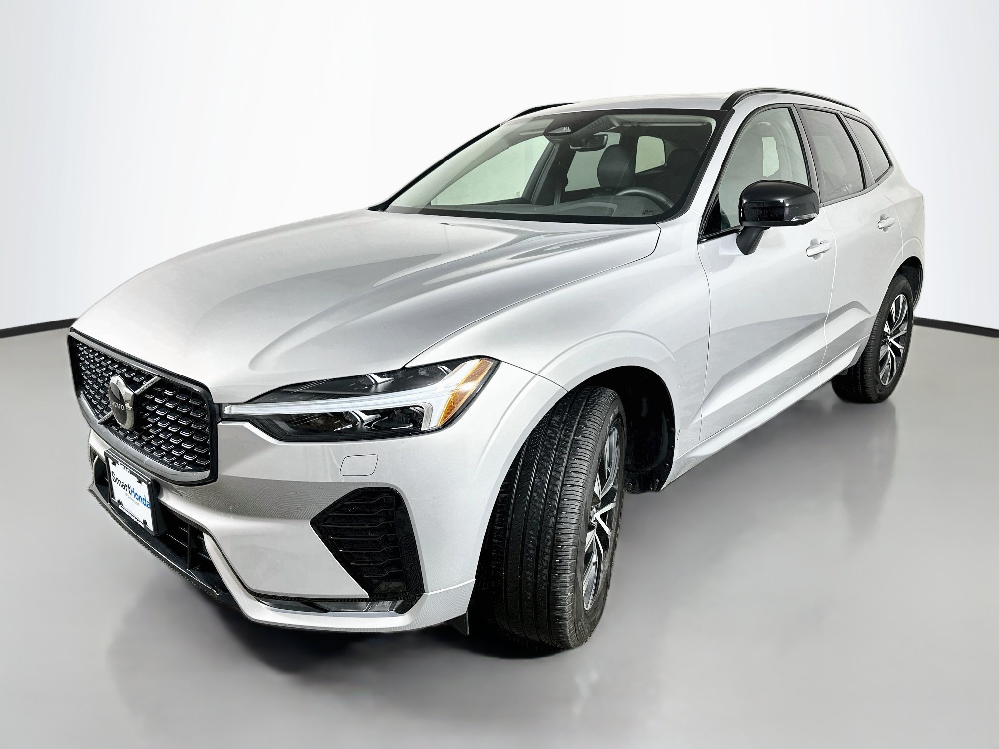 Used 2025 Volvo XC60 B5 Core w/ Climate Package AWD/4WD image 3
