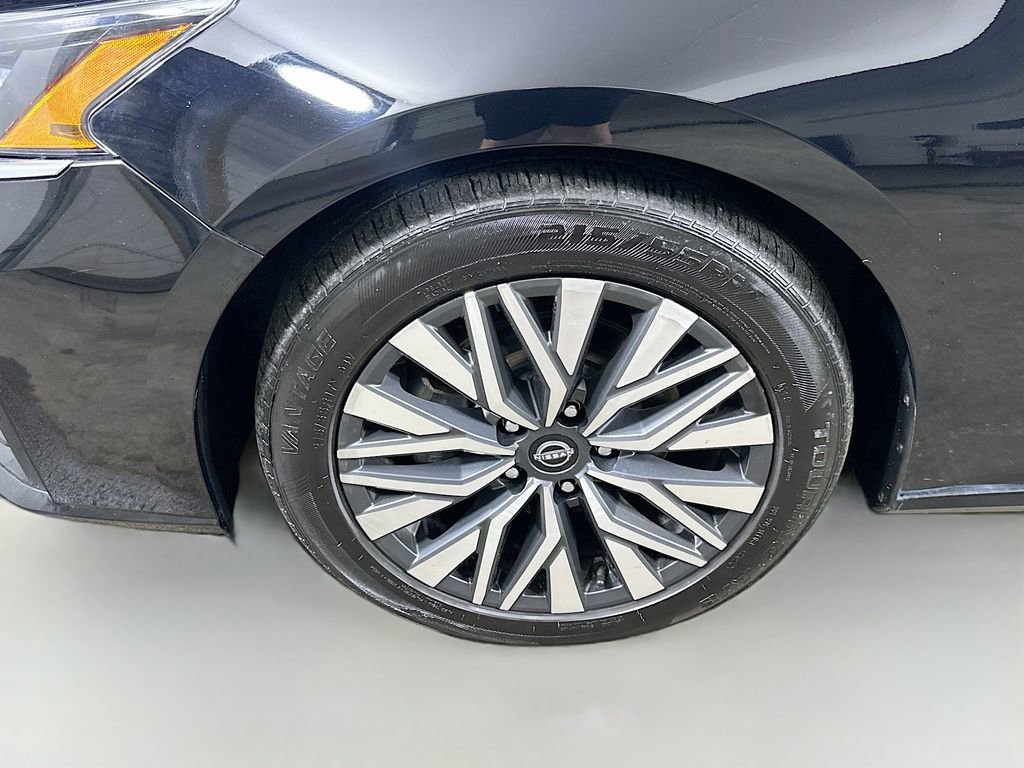 Used 2024 Nissan Altima 2.5 SV FWD image 8