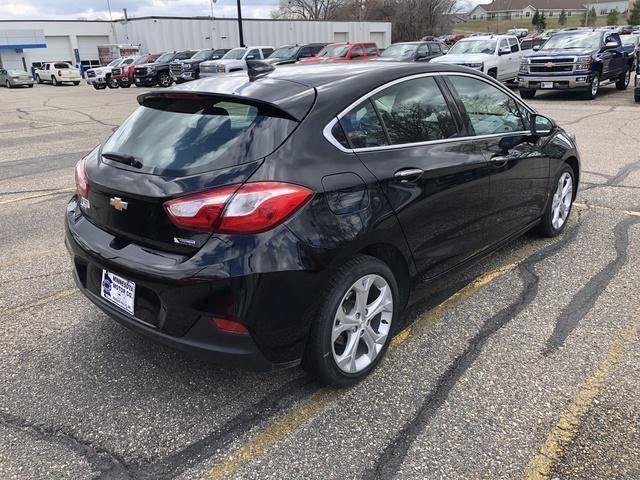 Used 2018 Chevrolet Cruze Premier FWD image 4