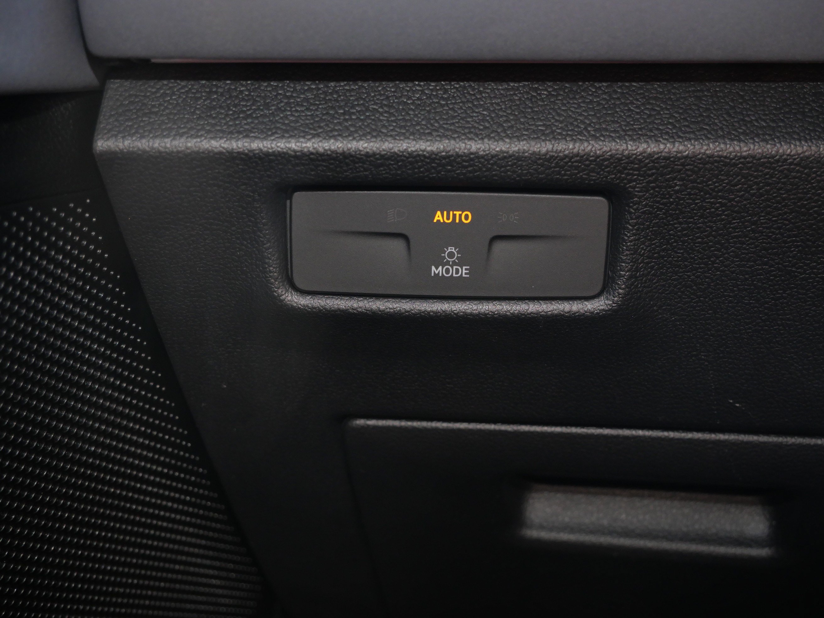 Certified 2025 Volkswagen Tiguan SE AWD/4WD image 26