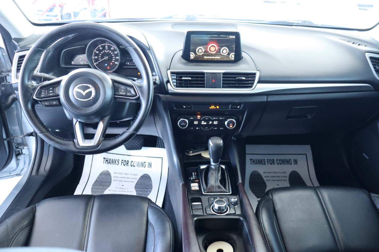 Used 2018 MAZDA MAZDA3 Touring FWD image 16