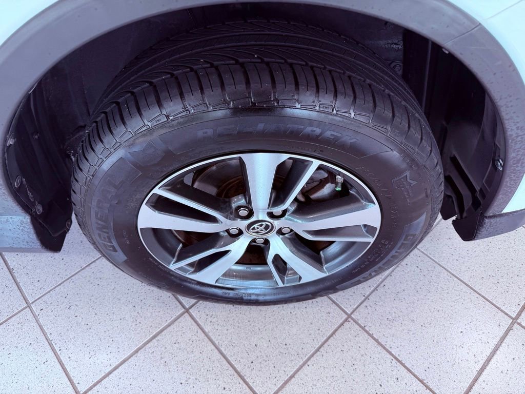 Used 2018 Toyota RAV4 XLE FWD image 15