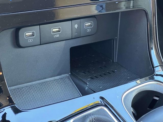 Used 2024 Kia Carnival EX FWD image 34