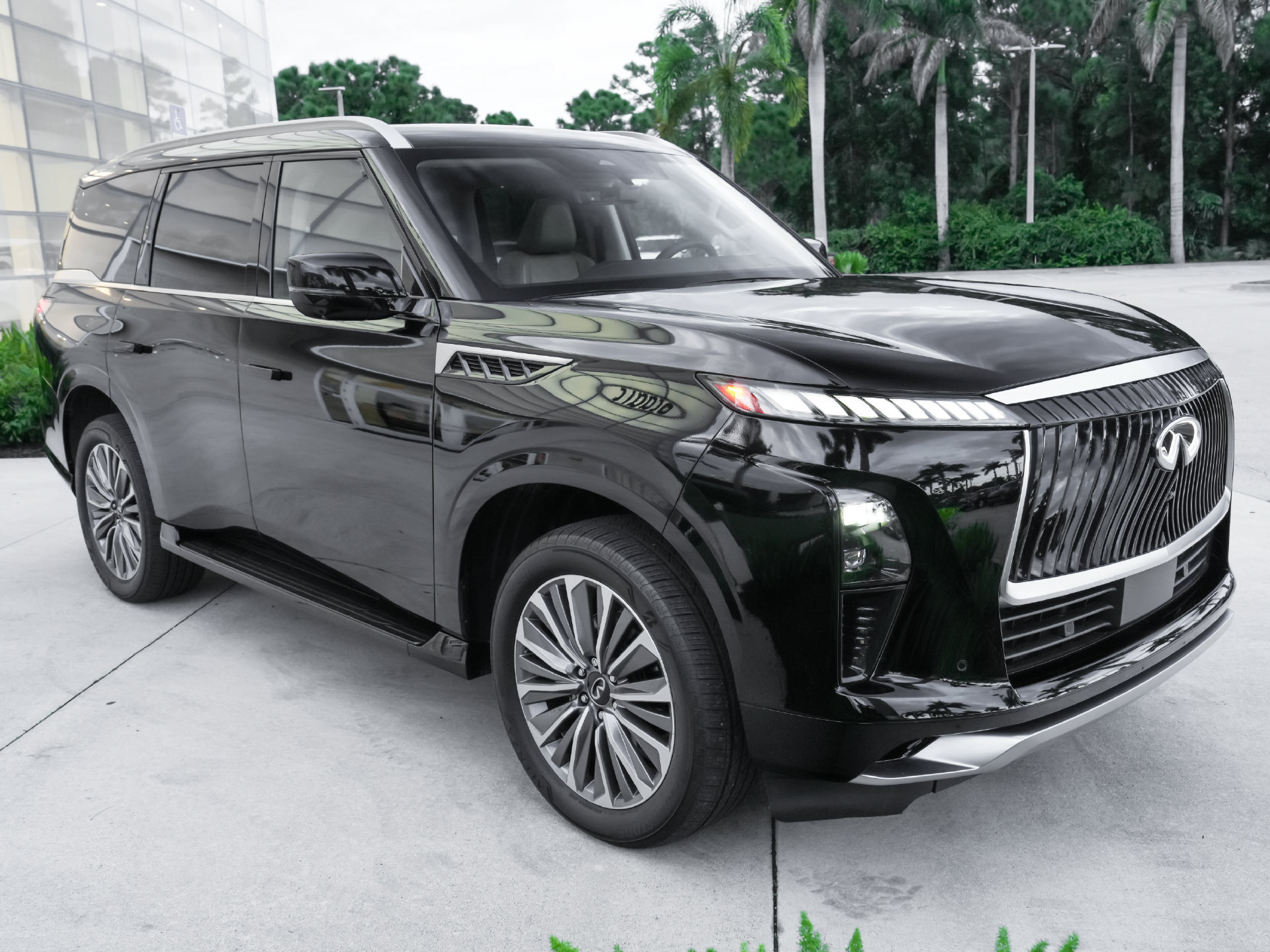Used 2025 INFINITI QX80 Luxe RWD image 20