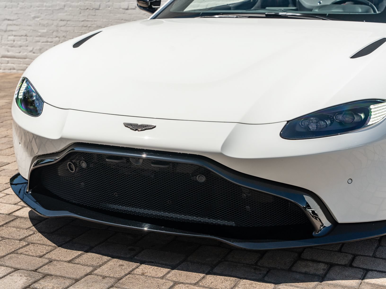 Used 2023 Aston Martin V8 Vantage Roadster RWD image 16