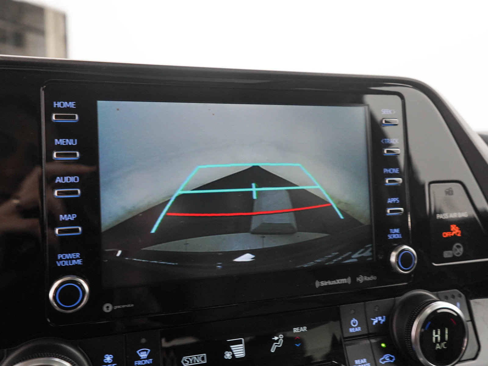 Used 2021 Toyota Highlander XLE AWD/4WD image 28