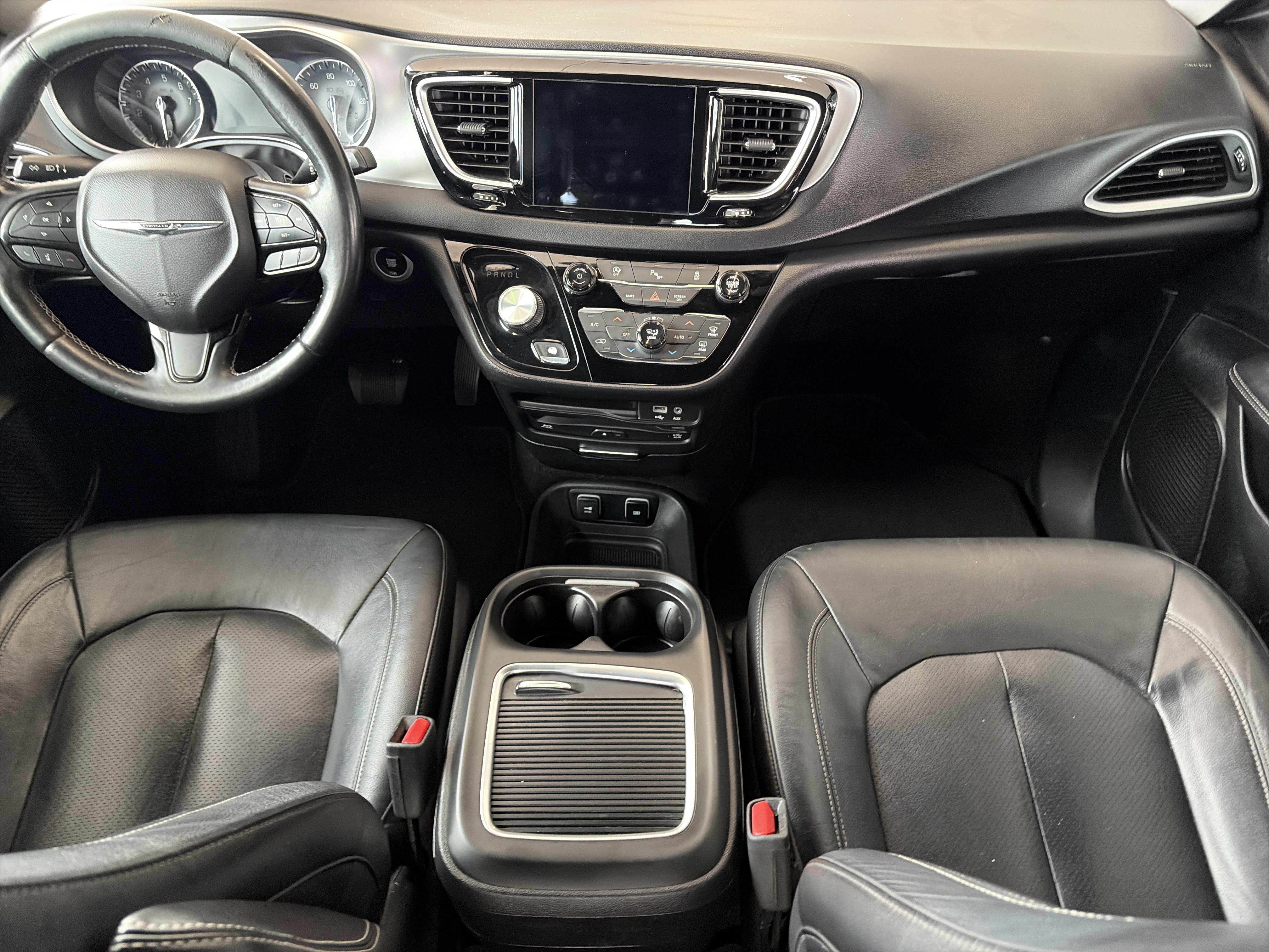 Used 2018 Chrysler Pacifica Touring-L Plus FWD image 9