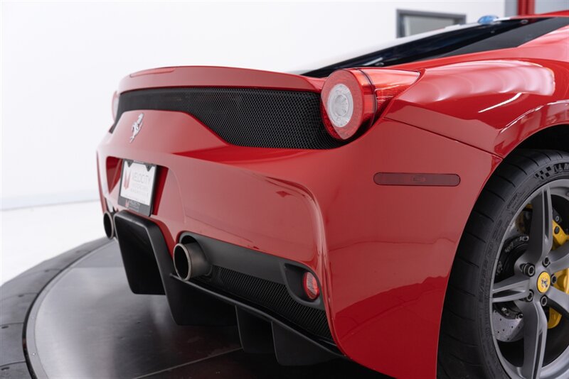 Used 2015 Ferrari 458 Speciale Coupe RWD image 29