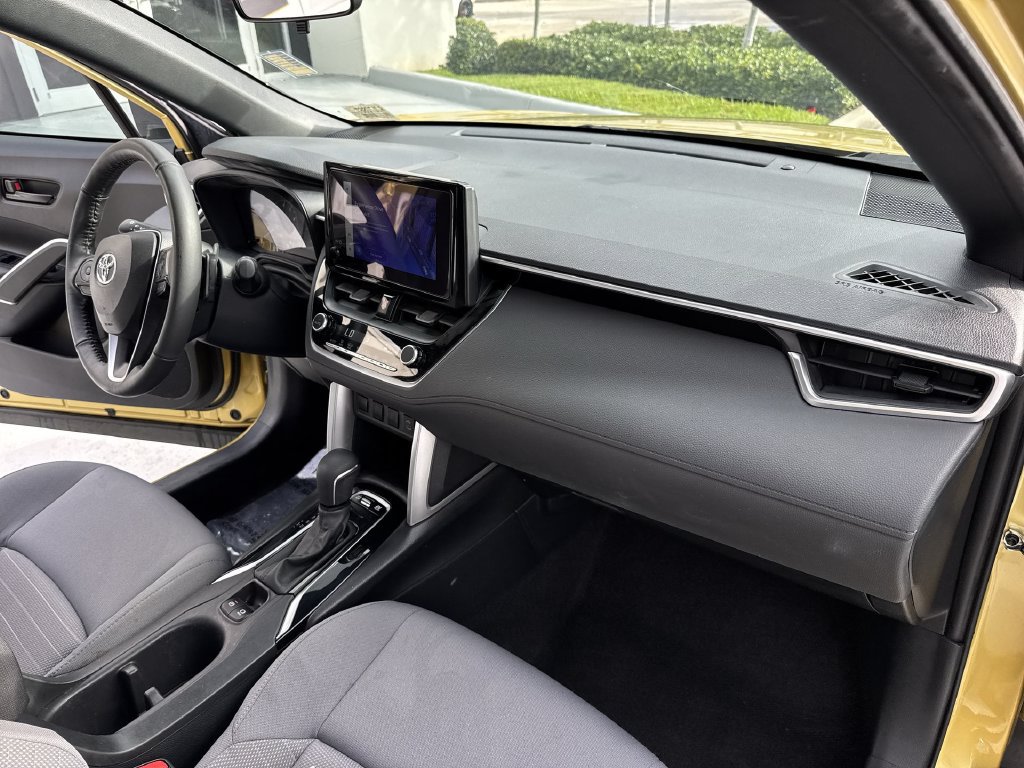 Used 2023 Toyota Corolla Cross AWD Hybrid w/ Moonroof Package image 32