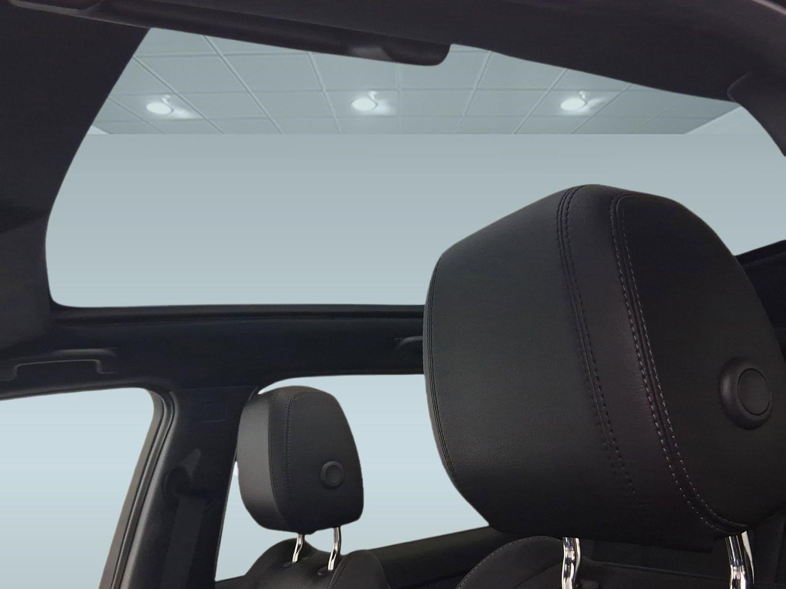 Used 2025 Land Rover Discovery Sport Dynamic SE image 14