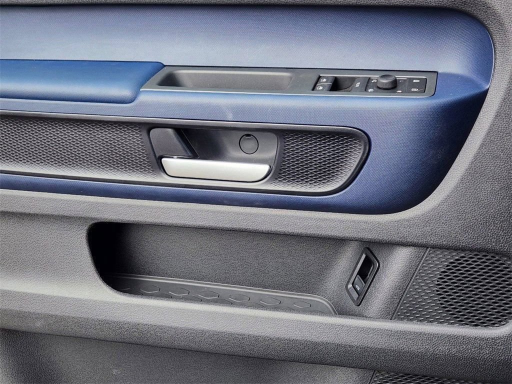 New 2025 Volkswagen ID. Buzz Pro S RWD image 4