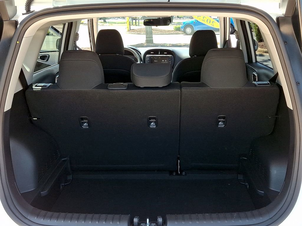 Used 2025 Kia Soul LX w/ LX Technology Package FWD image 29