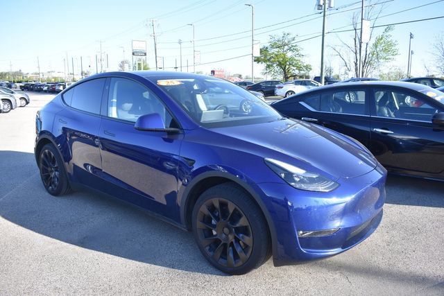 Used 2025 Tesla Model Y Long Range AWD/4WD image 1