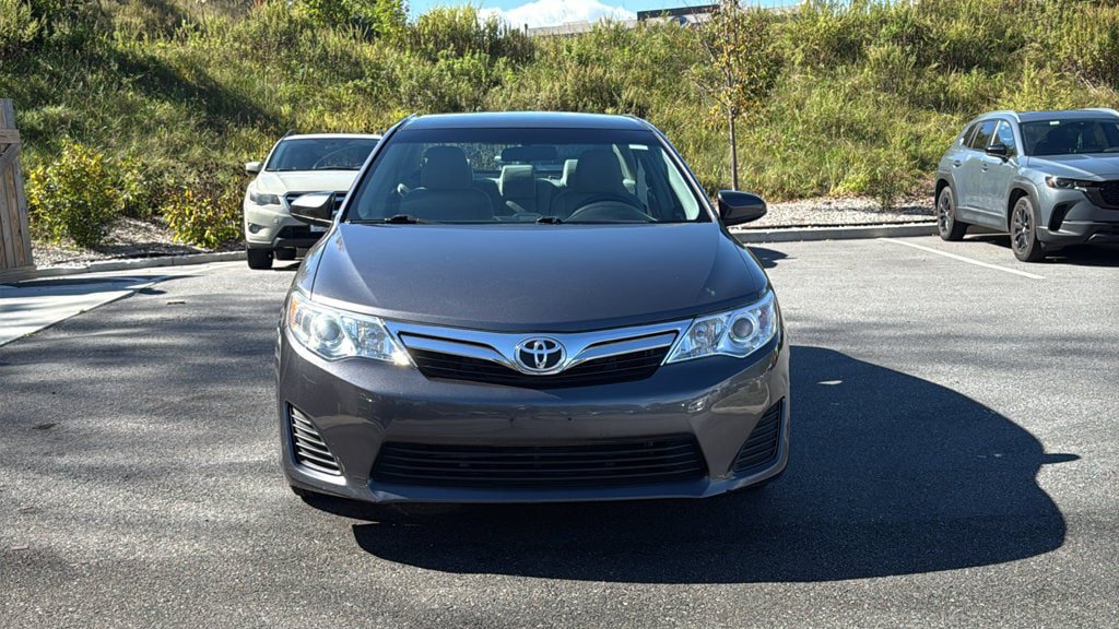 Used 2014 Toyota Camry LE FWD image 2