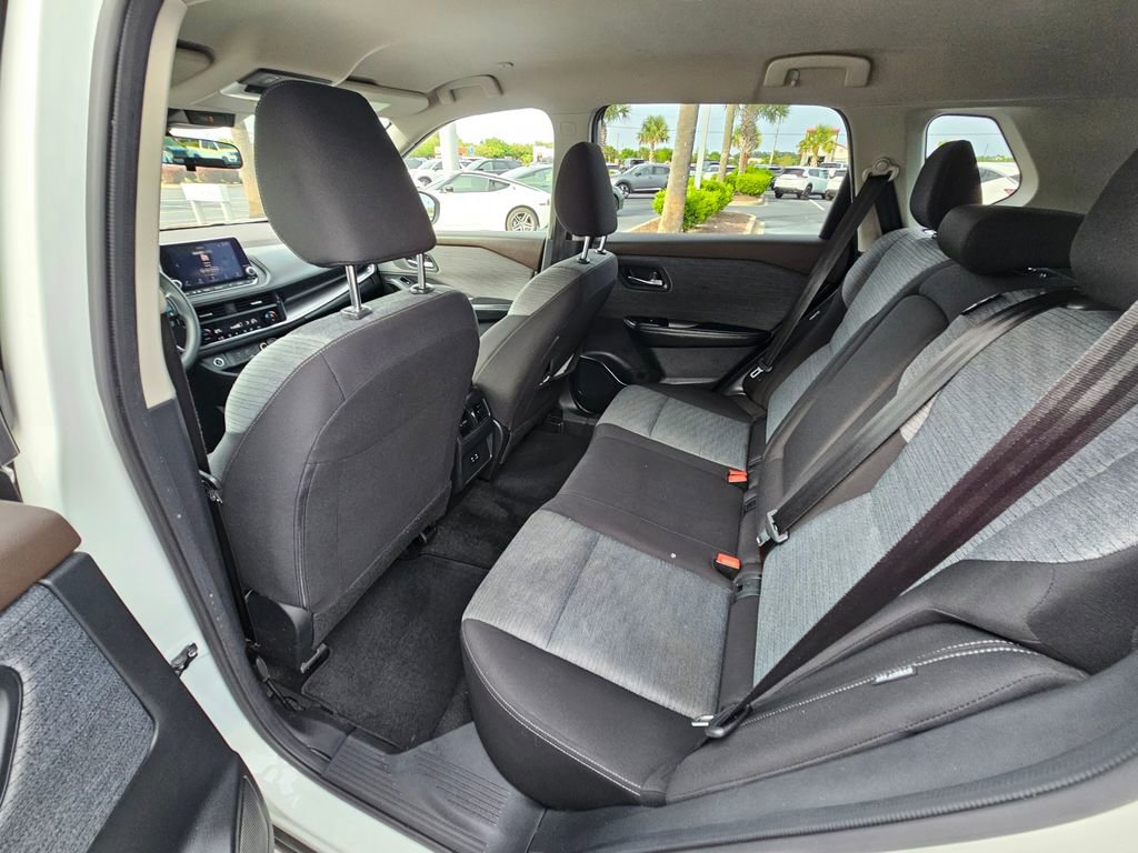 Used 2023 Nissan Rogue SV image 12