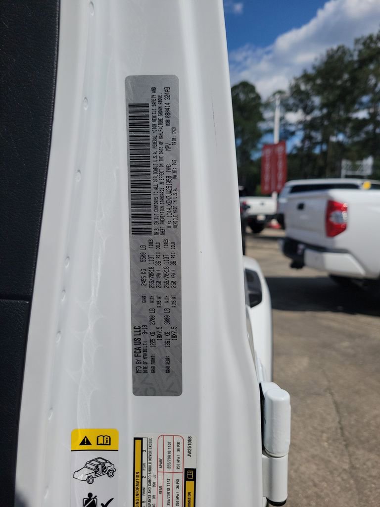 Used 2018 Jeep Wrangler Unlimited Sahara AWD/4WD image 40