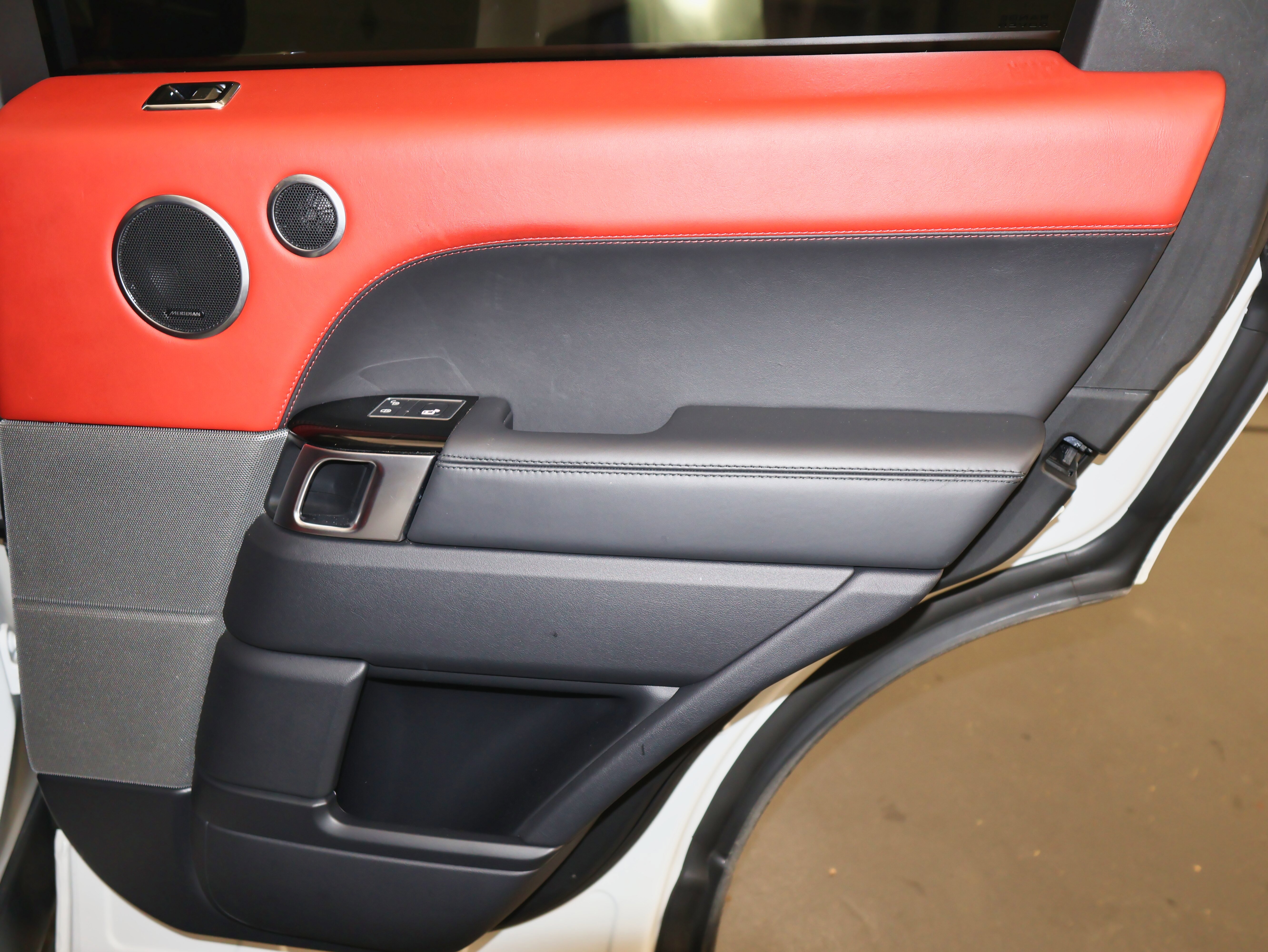 Used 2018 Land Rover Range Rover Sport HSE Dynamic image 40