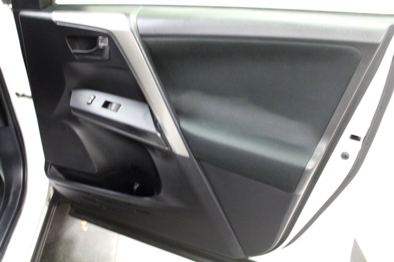Used 2017 Toyota RAV4 LE image 21