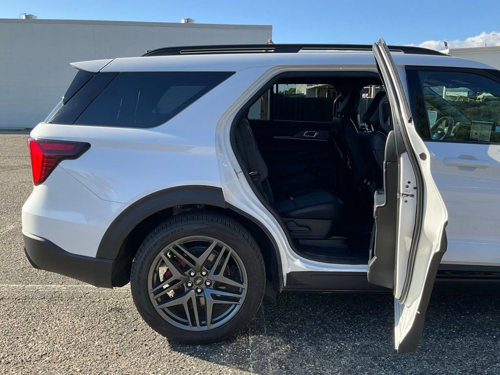 Certified 2025 Ford Explorer ST-Line w/ Premium Package image 25