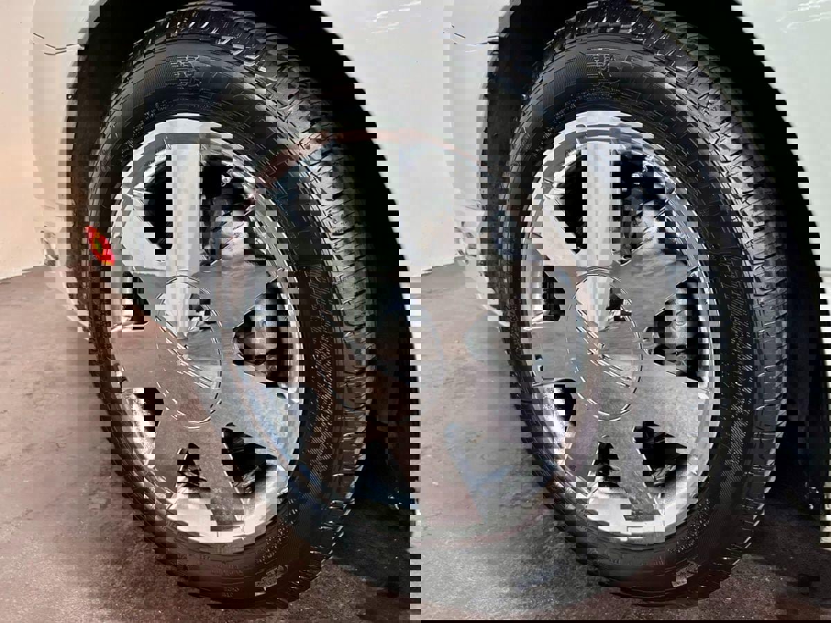 Used 2002 Ford Thunderbird Deluxe image 28