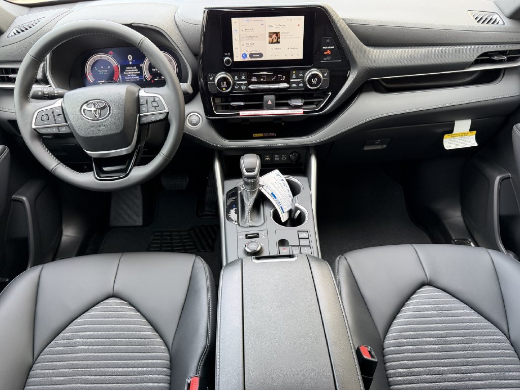 Used 2026 Toyota Highlander XSE AWD/4WD image 11