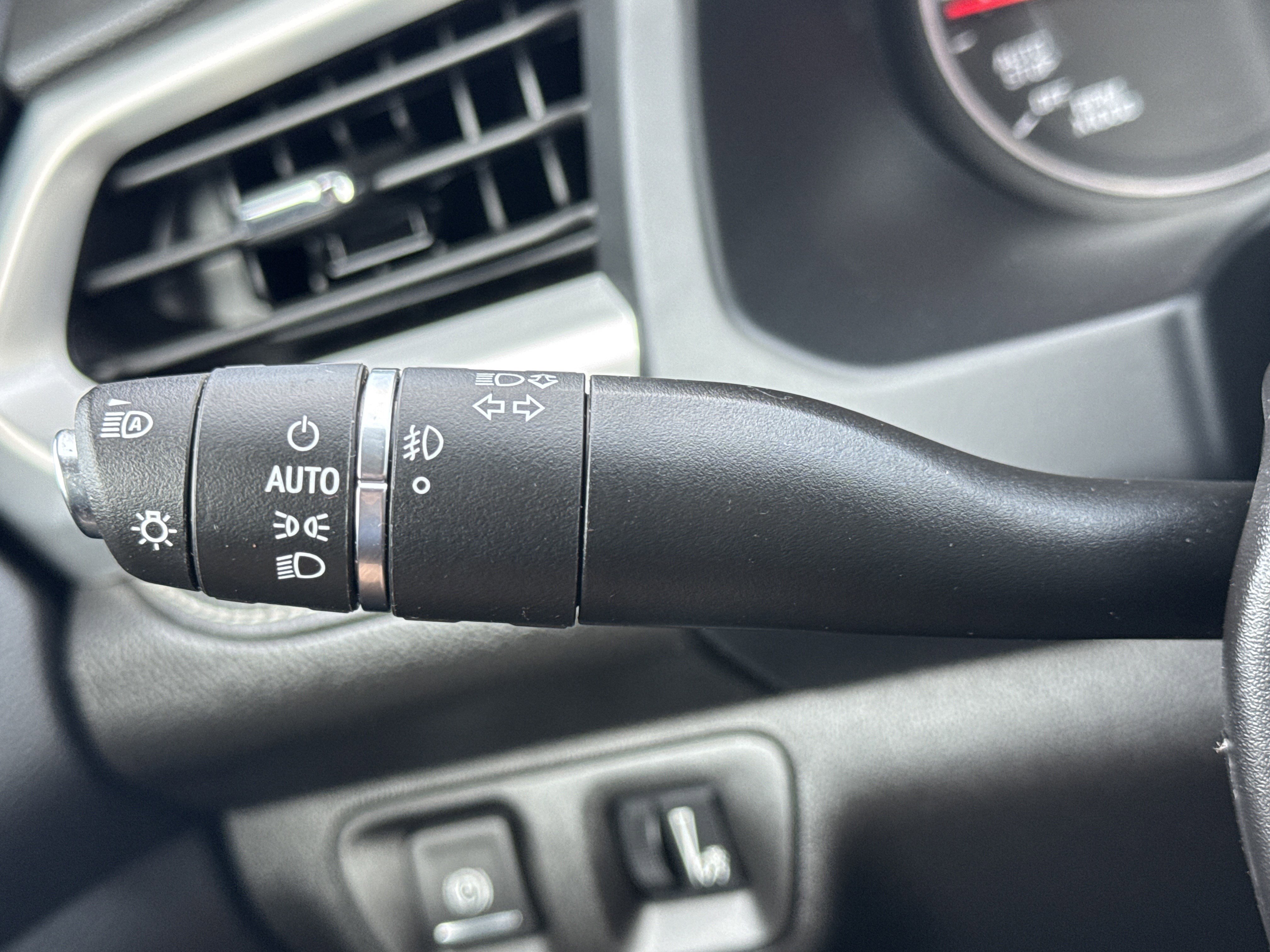Used 2023 GMC Acadia SLT AWD/4WD image 21