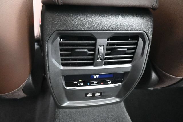 New 2026 BMW 330i xDrive Sedan w/ M Sport Package AWD/4WD image 16