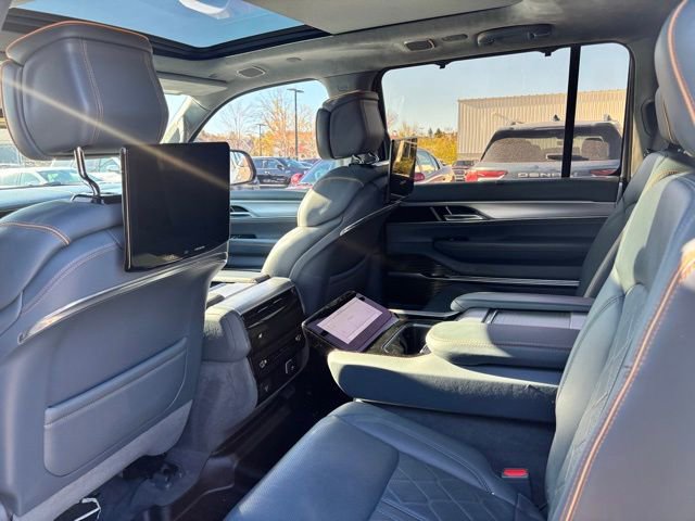 Used 2022 Jeep Grand Wagoneer Series III w/ Rear Seat Video Group 1 AWD/4WD image 9