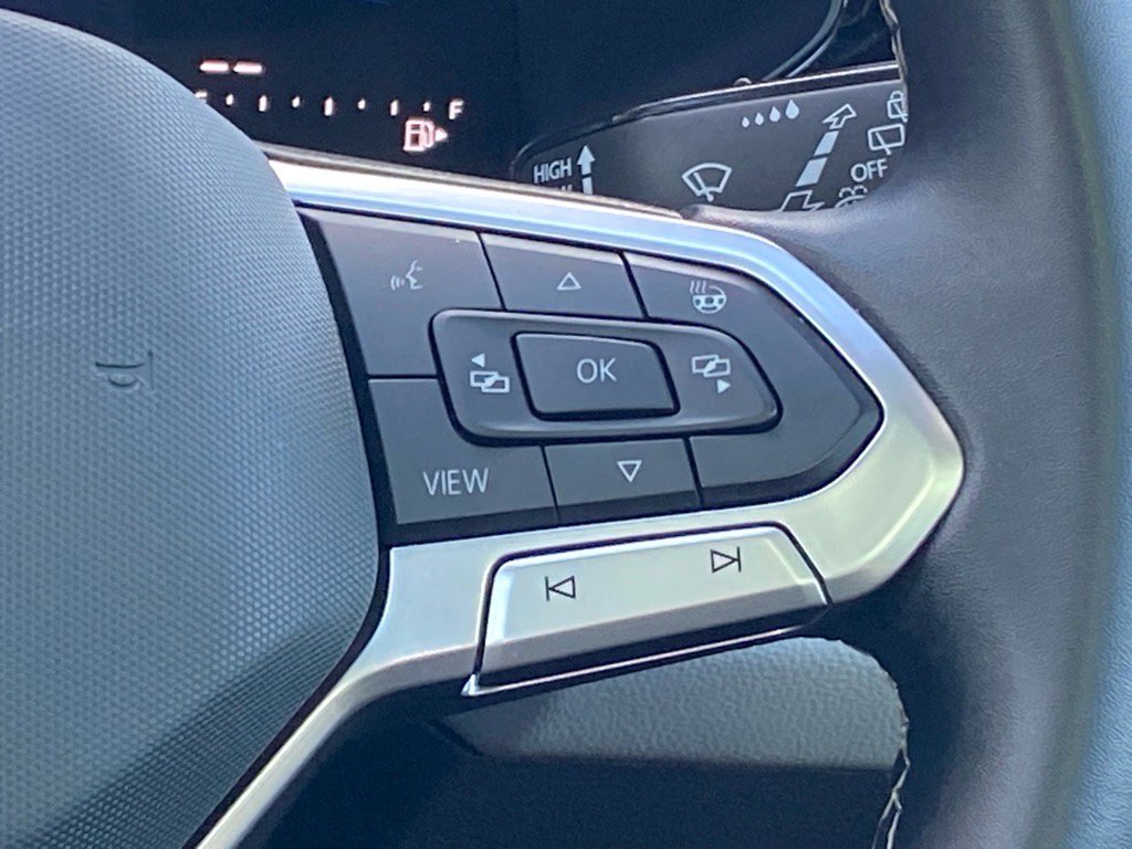 Certified 2023 Volkswagen Taos SE w/ Panoramic Sunroof Package image 8