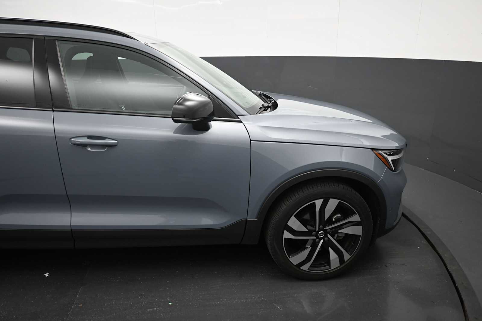 Used 2023 Volvo XC40 B5 Plus w/ Driver Assist Package AWD/4WD image 8