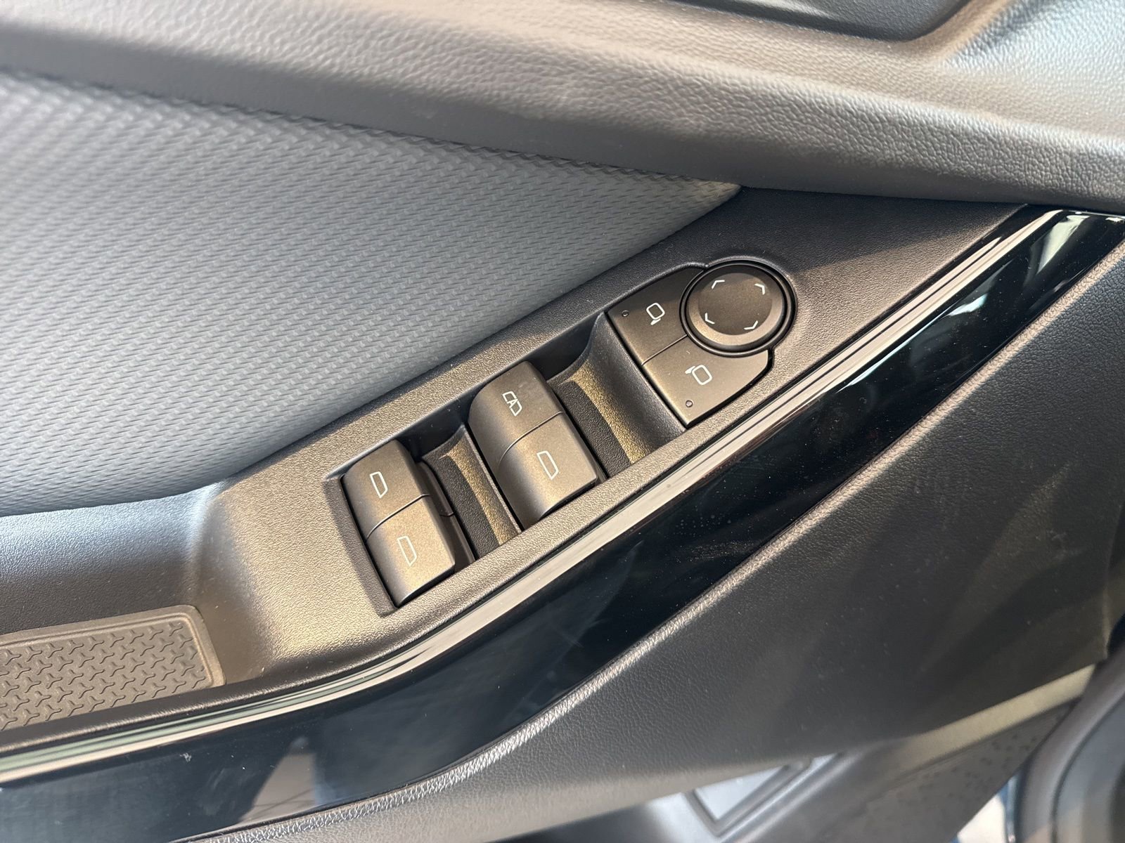 New 2026 Chevrolet Equinox LT w/ Convenience Package II image 14