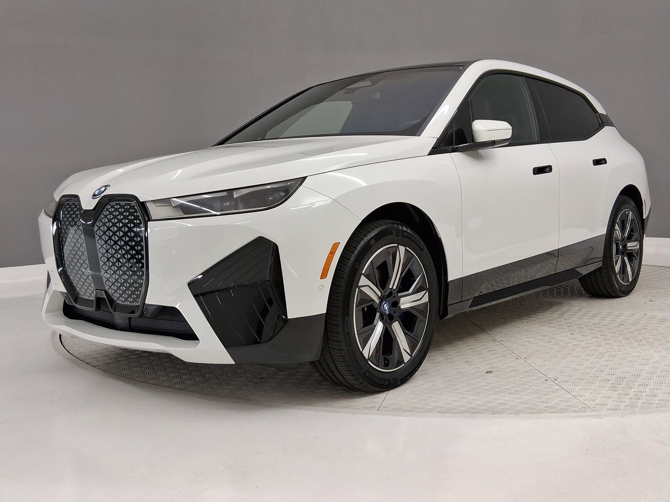 Certified 2023 BMW iX xDrive50 w/ Sport Package AWD/4WD image 33