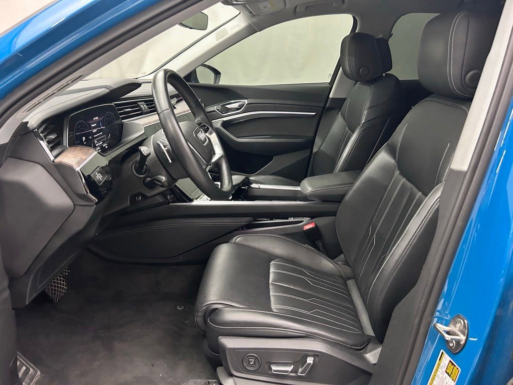 Used 2019 Audi e-tron Prestige w/ Prestige Package AWD/4WD image 12