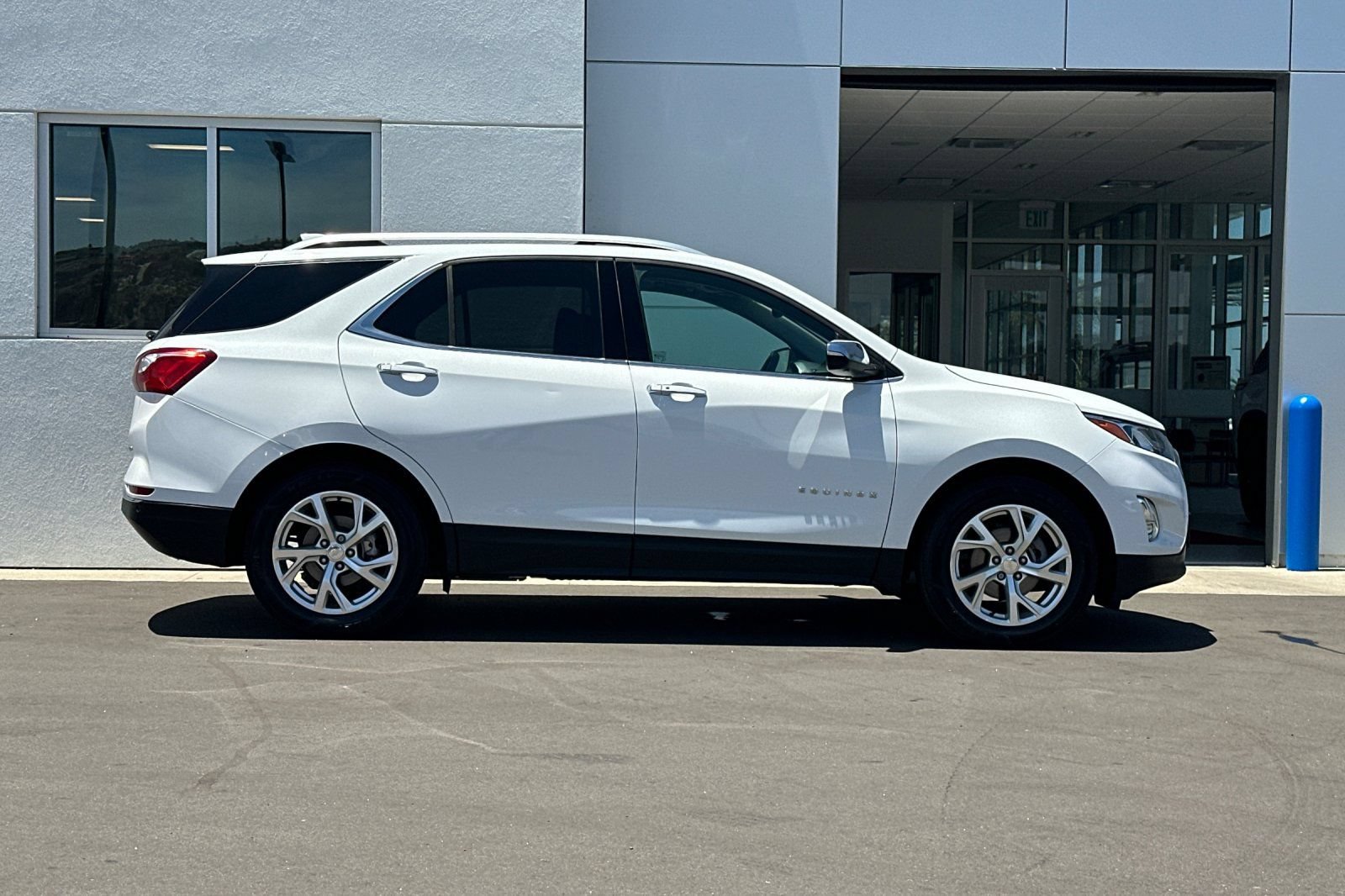 Used 2021 Chevrolet Equinox Premier FWD image 3