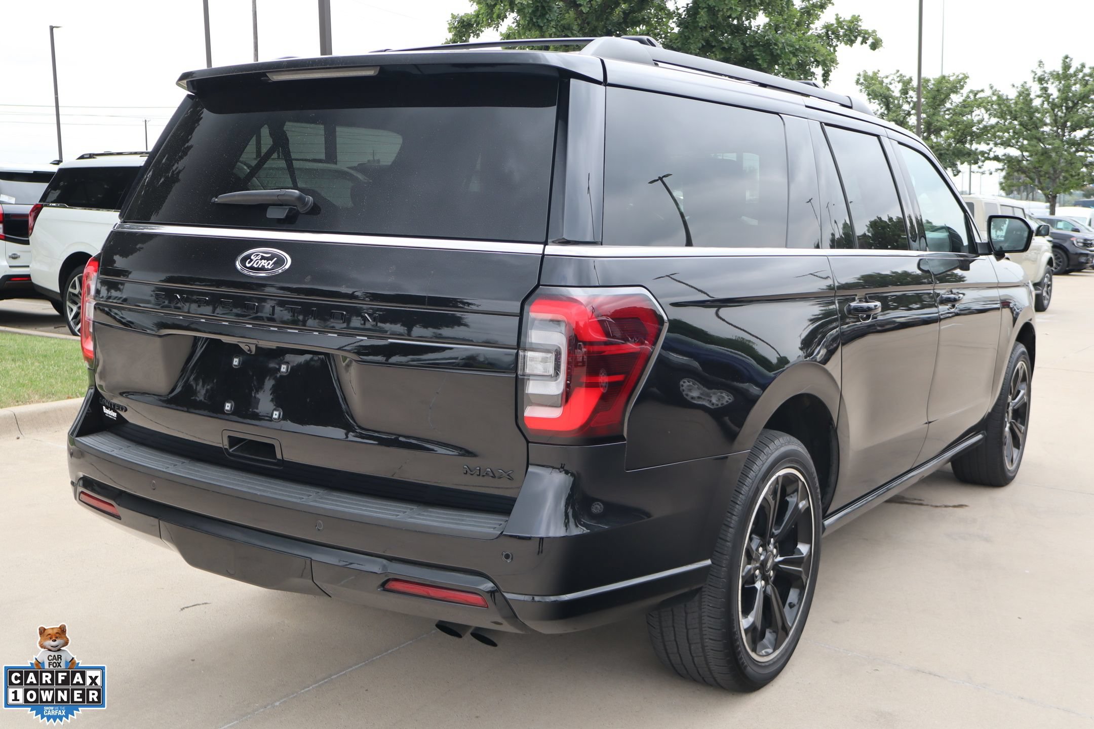 Used 2023 Ford Expedition Max Limited AWD/4WD image 3