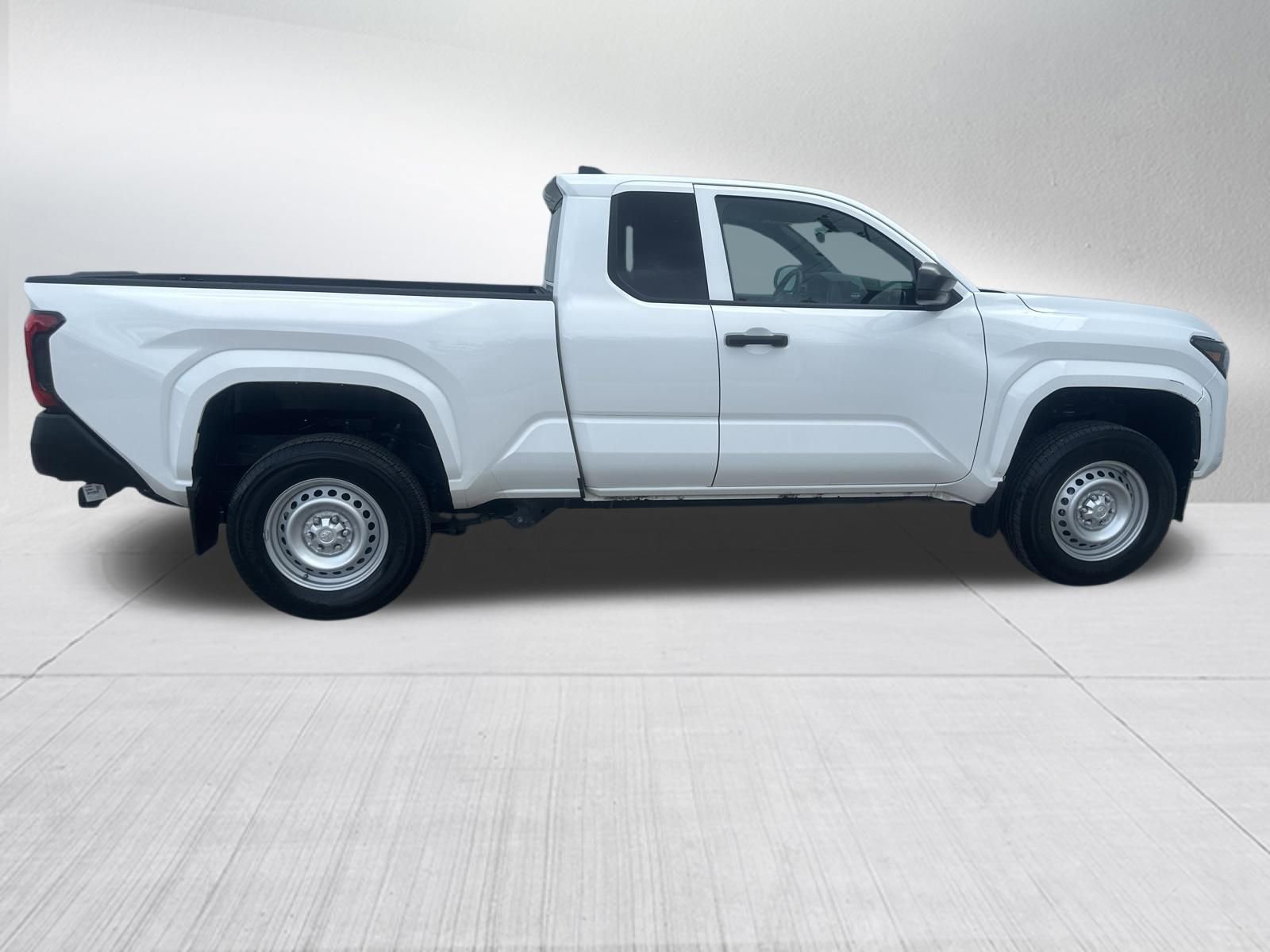 Used 2024 Toyota Tacoma SR image 5