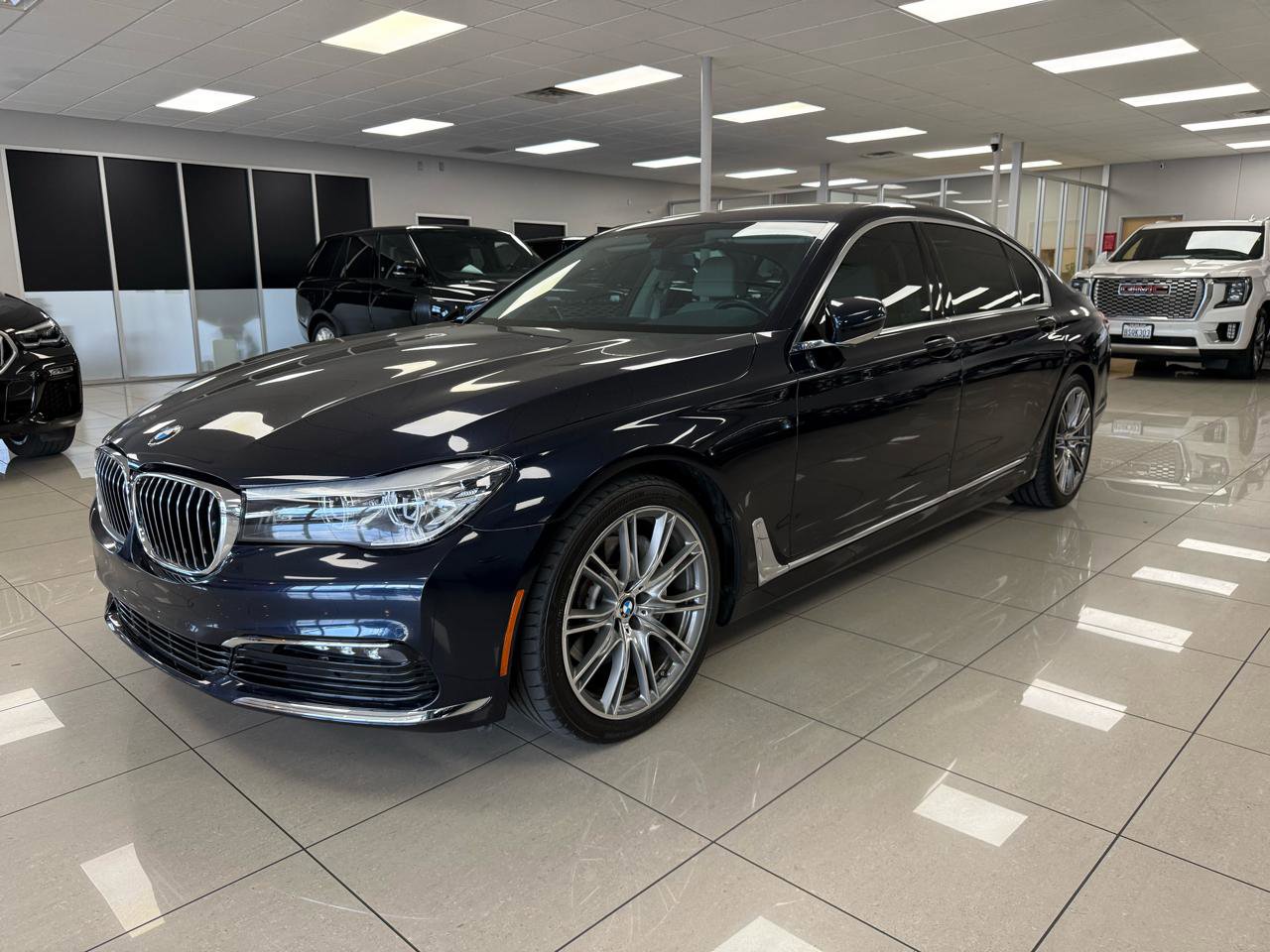 Used 2016 BMW 740i image 8