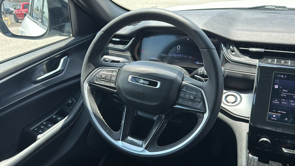 Used 2023 Jeep Grand Cherokee Altitude AWD/4WD image 20