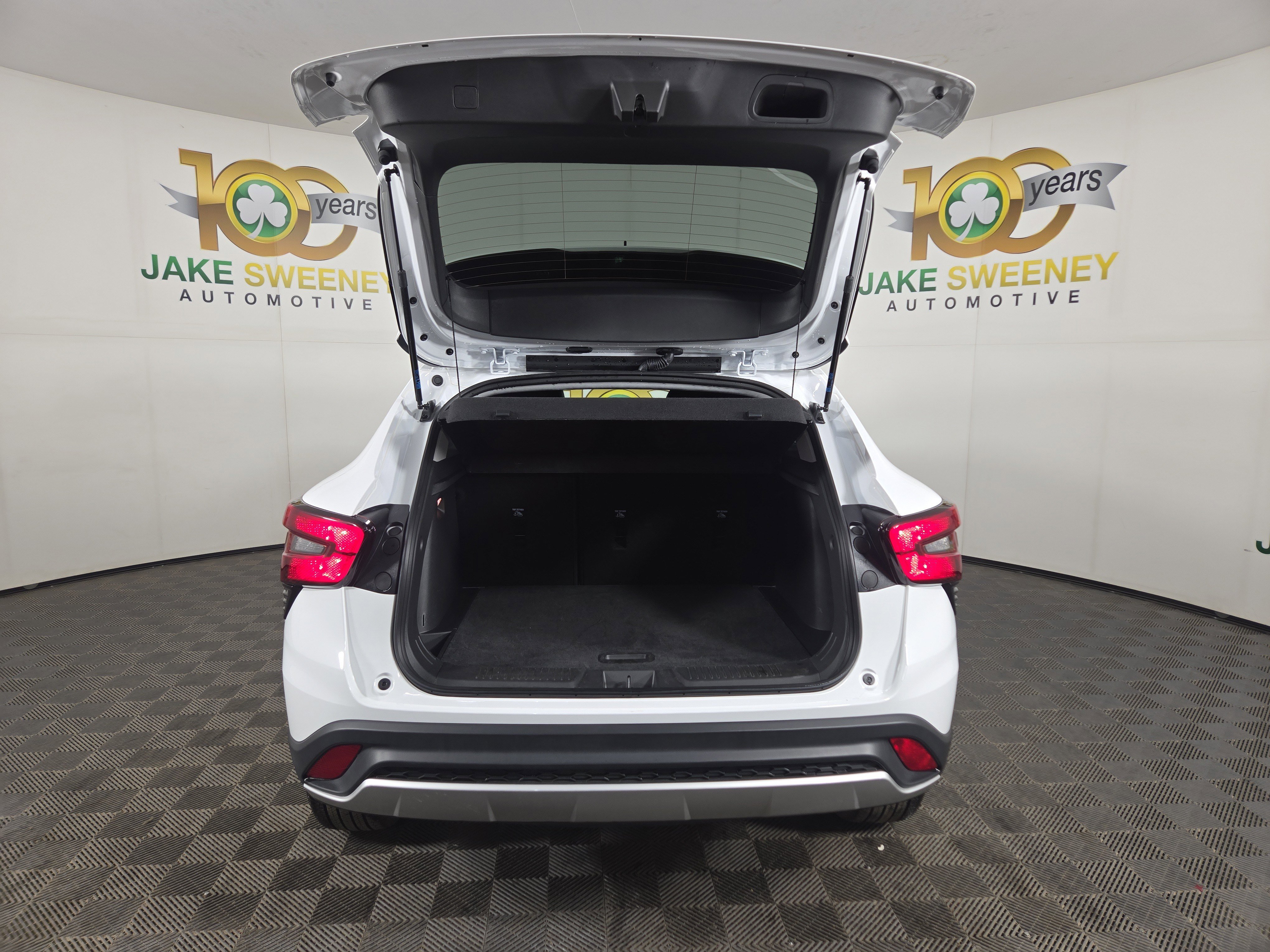 Used 2025 Chevrolet Trax LT w/ LT Convenience Package image 32