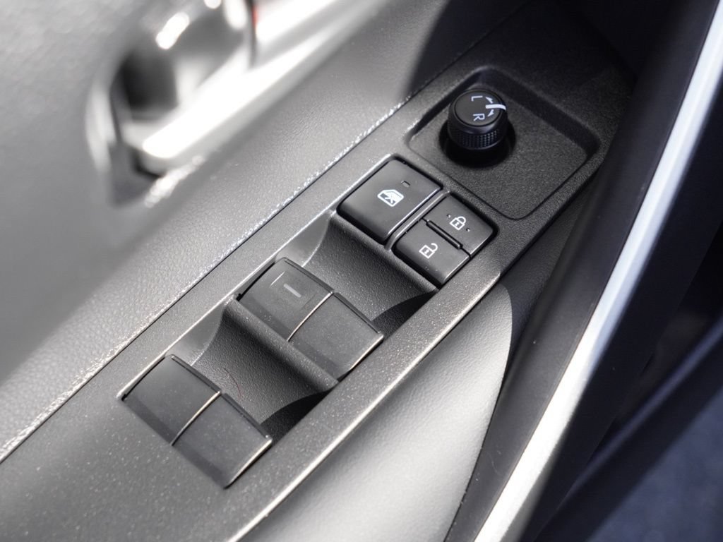 Used 2025 Toyota Corolla SE w/ SE Premium Package FWD image 12
