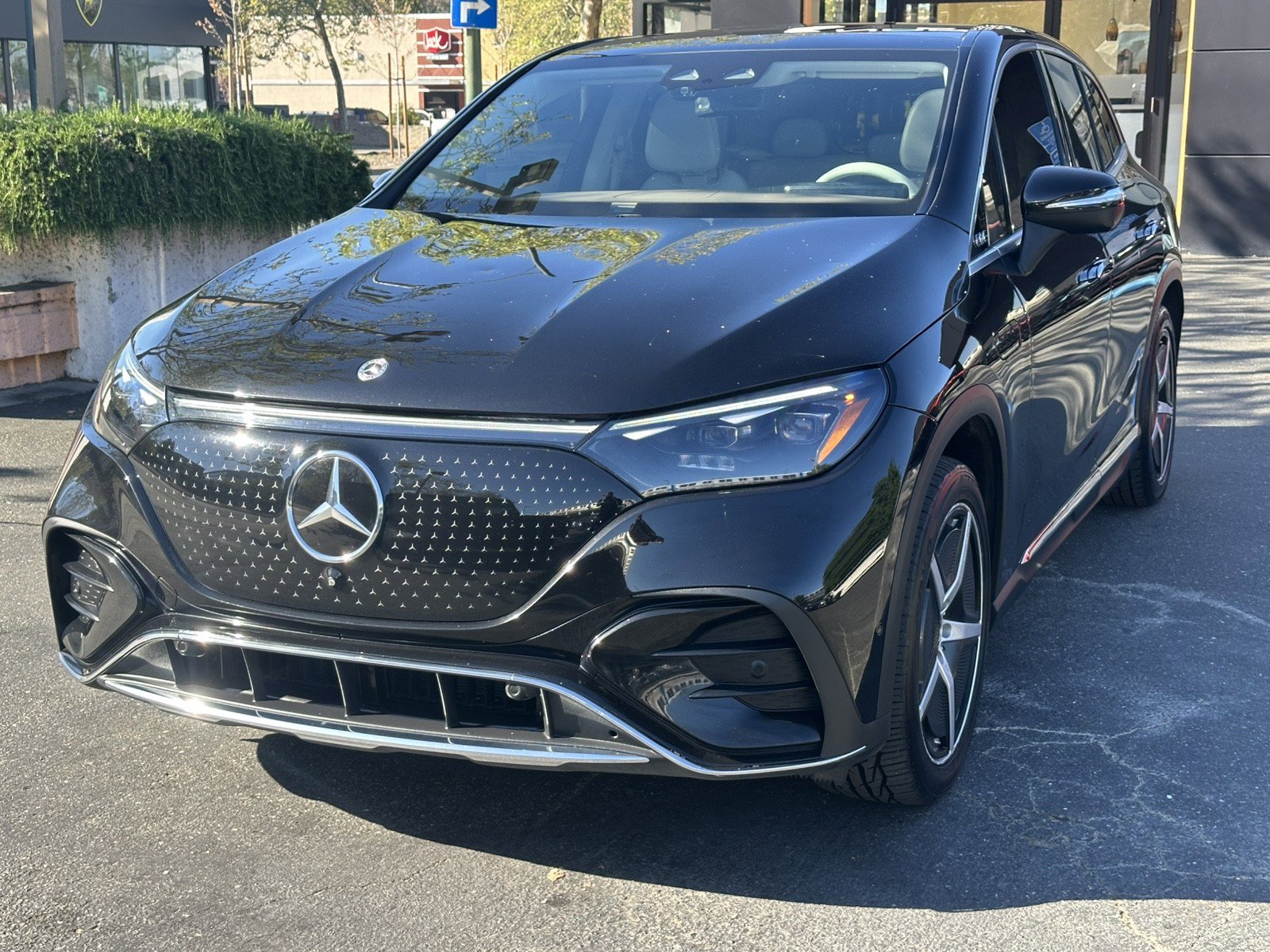 Used 2023 Mercedes-Benz EQE 500 4MATIC SUV image 4