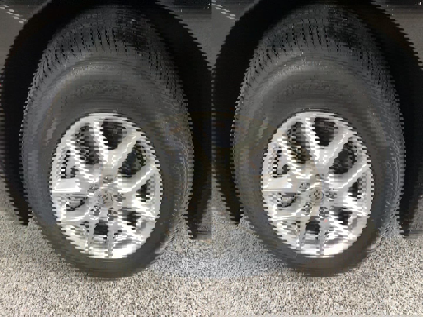 Used 2022 Chrysler Voyager LX image 5