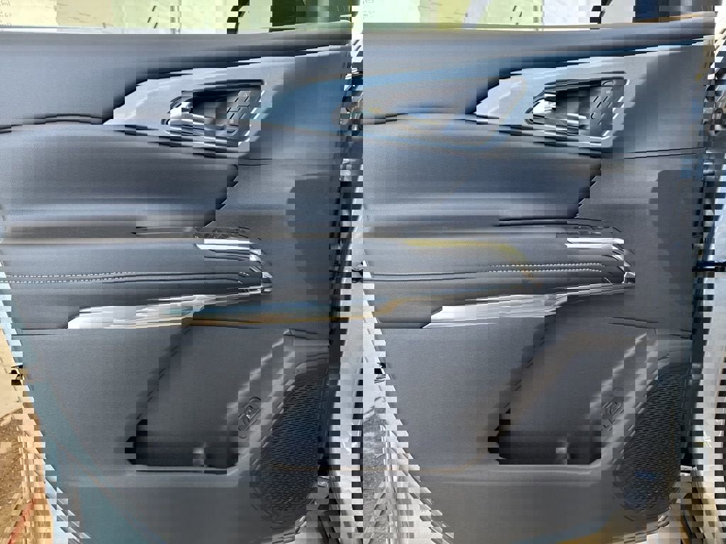 New 2026 Chevrolet Traverse LT image 13