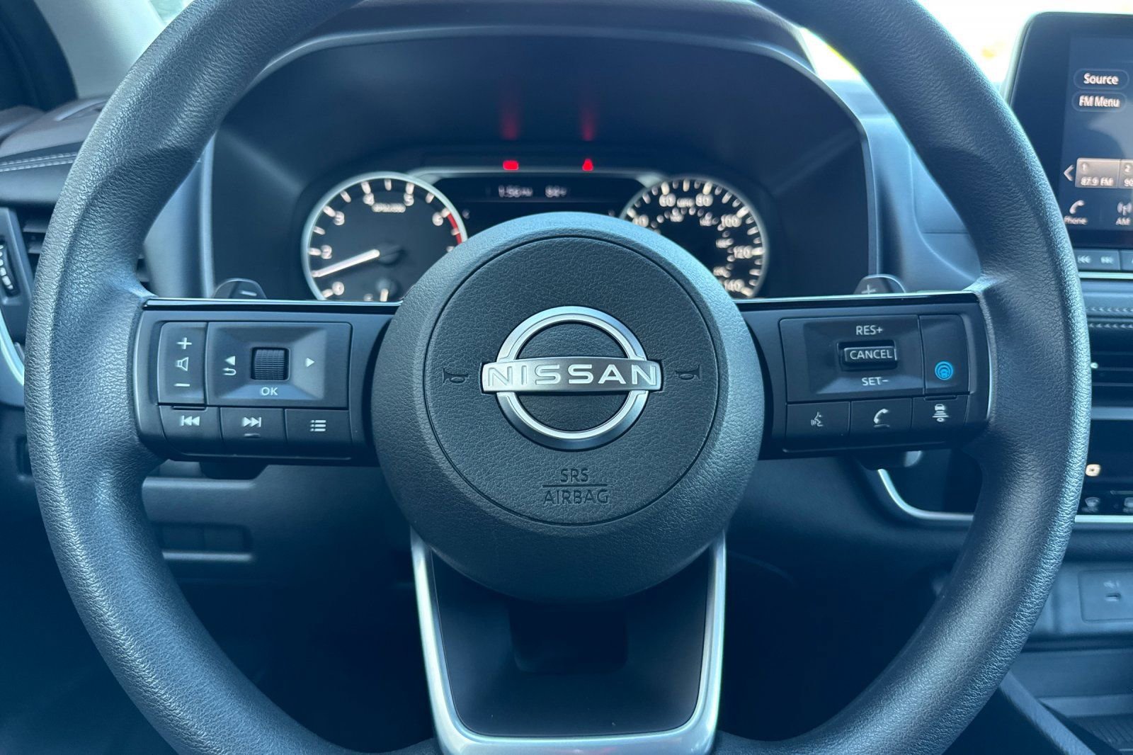 Used 2023 Nissan Rogue SV image 22