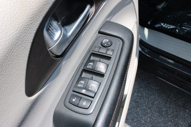 Used 2018 Chrysler Pacifica Touring-L Plus w/ Tire & Wheel Group FWD image 11