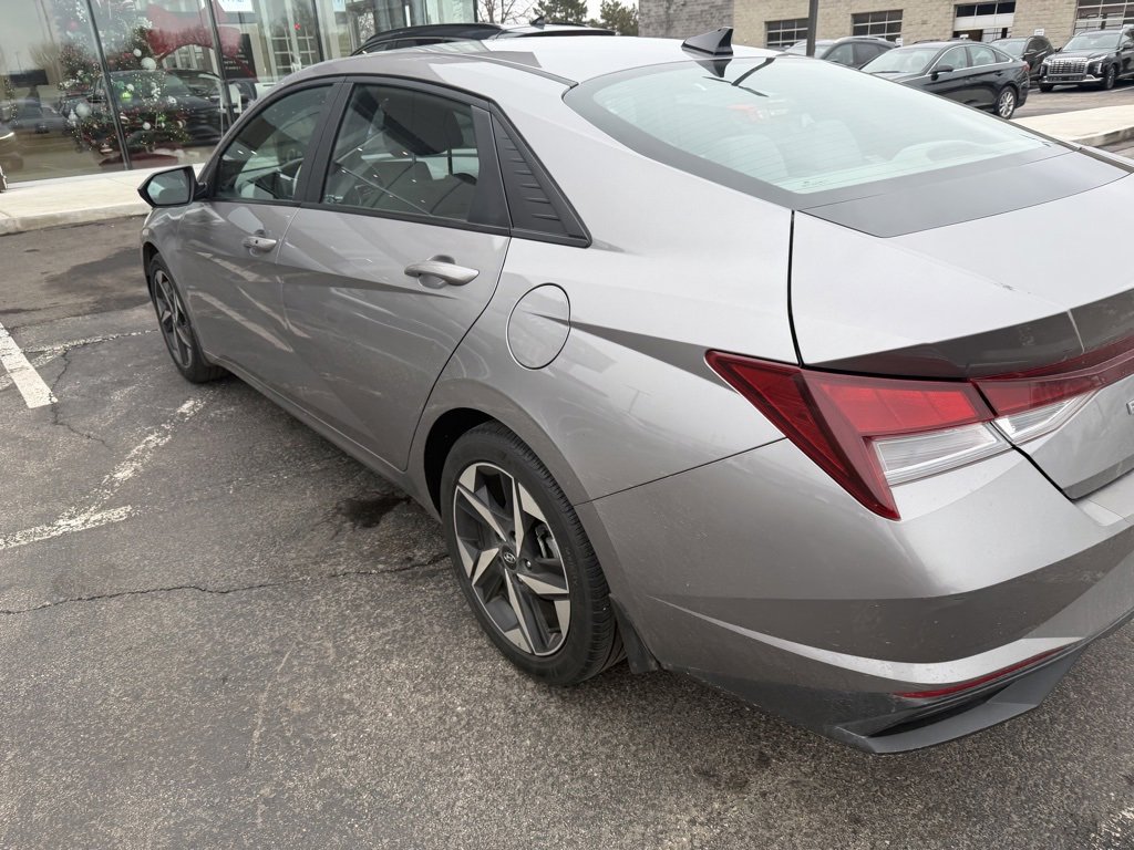 Used 2023 Hyundai Elantra SEL w/ Convenience Package image 4