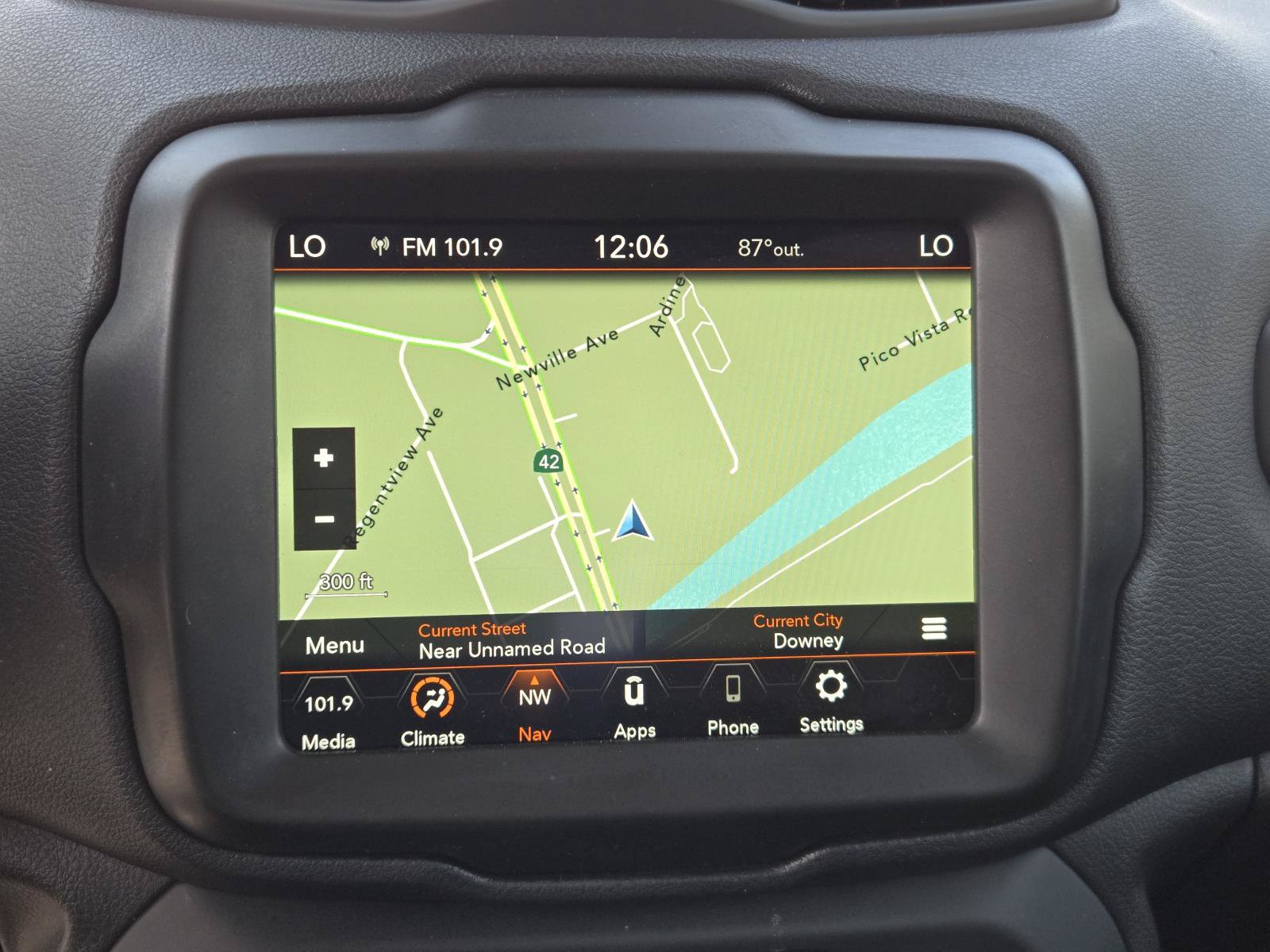 Certified 2022 Jeep Renegade Latitude AWD/4WD image 7